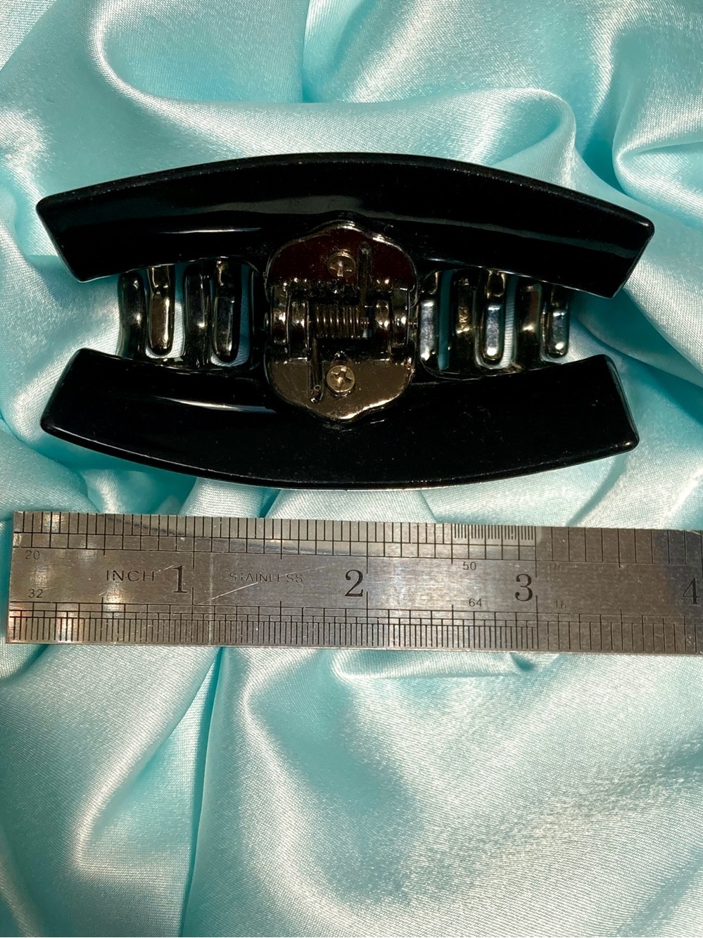 Chanel GWP VIPs Hair Claw 4” Vintage 1999 - Picture 4 of 4